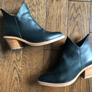 Poppy Barley 2.5 Ankle Boot in black, size 7.5